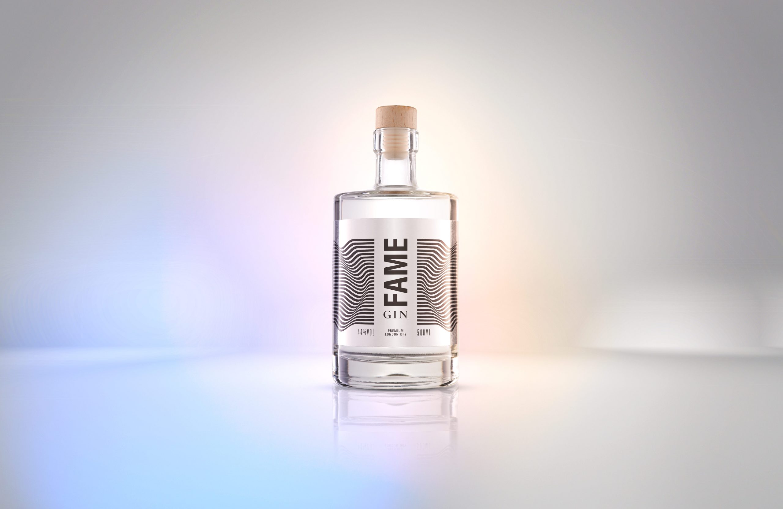eine Flasche Fame Gin steht in einer virtuellen Welt mit Regenbogenfarben.